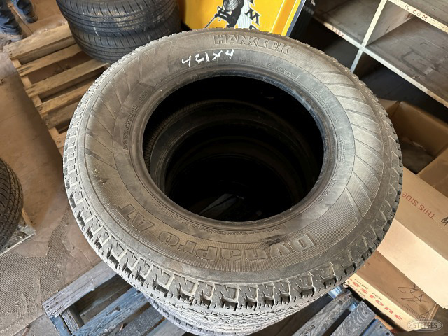 (4) 235/75R17 tires
